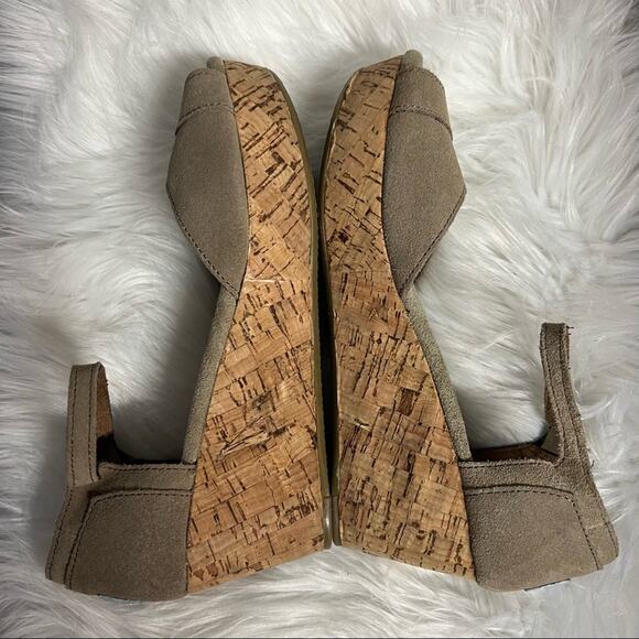 625. TOMS Wedge Sandals 7 - Picture 6 of 8